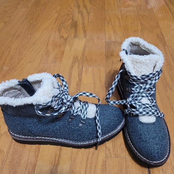 Madden NYC Women's Dark Gray, Wedge Heel Hiker Boots, Size 9 - Picture 2 of 5